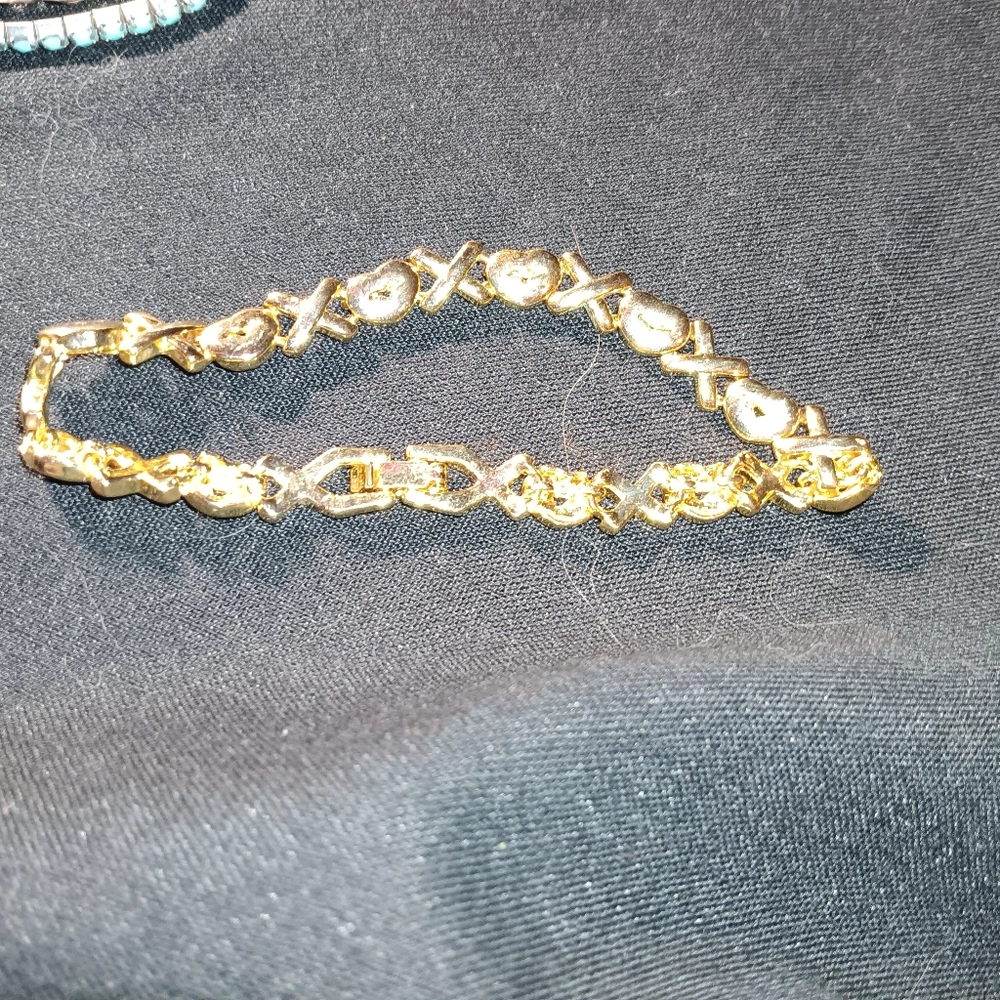 X0X0 Heart logo gold bracelet